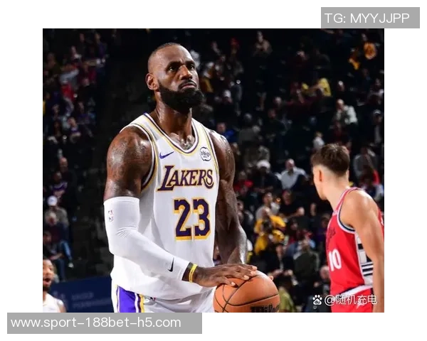 克拉克斯顿强势表现一攻一防完美配合助力球队稳住局势